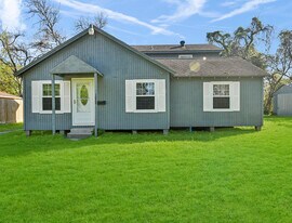 1029 Sycamore St in La Marque, TX - Building Photo