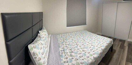 4762 Voltaire St in San Diego, CA - Foto de edificio - Building Photo