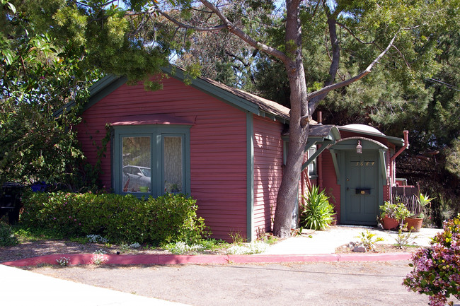 3684-3692 Alexia Pl in San Diego, CA - Foto de edificio - Building Photo