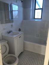 94-40 210TH ST in Jamaica, NY - Foto de edificio - Floor Plan
