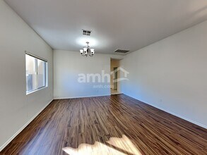 17285 W Tara Ln in Surprise, AZ - Building Photo - Building Photo