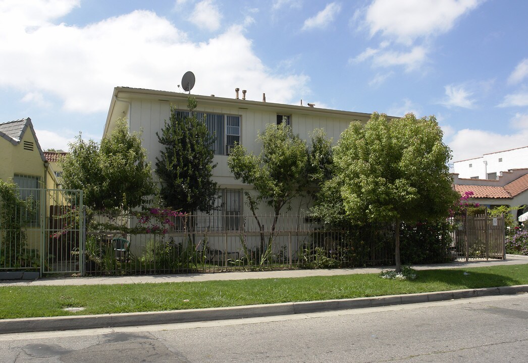 5922 Willoughby Ave in Los Angeles, CA - Building Photo