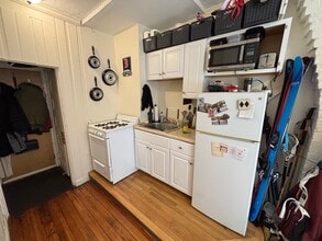 63 Myrtle St, Unit 9 in Boston, MA - Foto de edificio - Building Photo