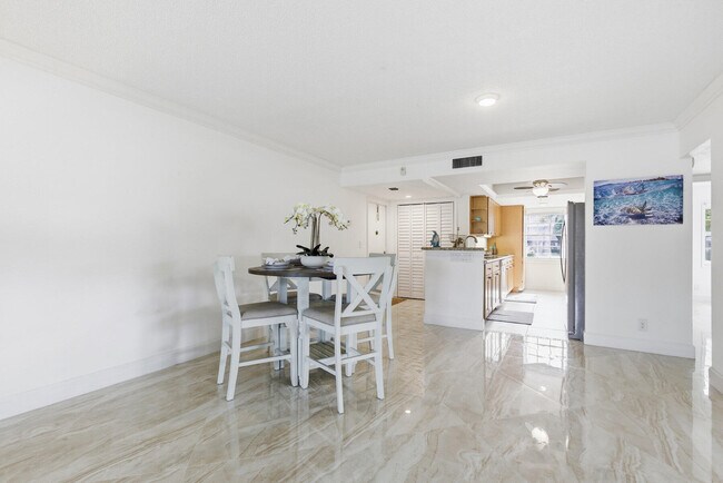 1050 Sugar Sands Blvd in West Palm Beach, FL - Building Photo - Building Photo