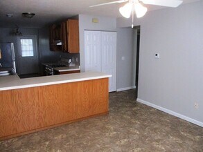 903 1/2 W Washington St in Bloomington, IL - Foto de edificio - Building Photo