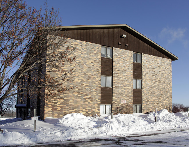 Parkview Apartments in St. Cloud, MN - Foto de edificio - Building Photo