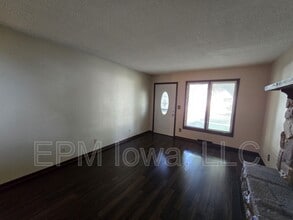 2241 Casper Ave in Waterloo, IA - Building Photo - Building Photo