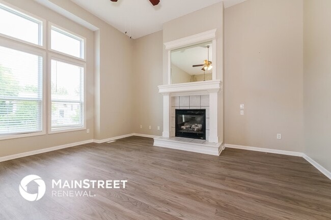 property at 1305 Amber Ln