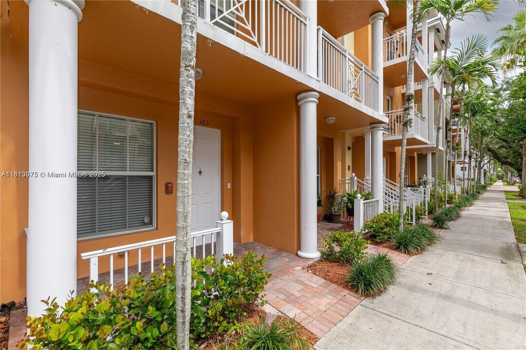 365 SW 13th St in Fort Lauderdale, FL - Building Photo
