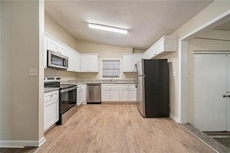 16 Bromack Dr SE in Atlanta, GA - Building Photo - Building Photo