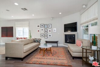 1745 S Barrington Ave in Los Angeles, CA - Building Photo - Building Photo