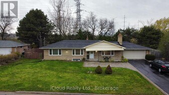 4 Longbridge Rd in Vaughan, ON - Building Photo