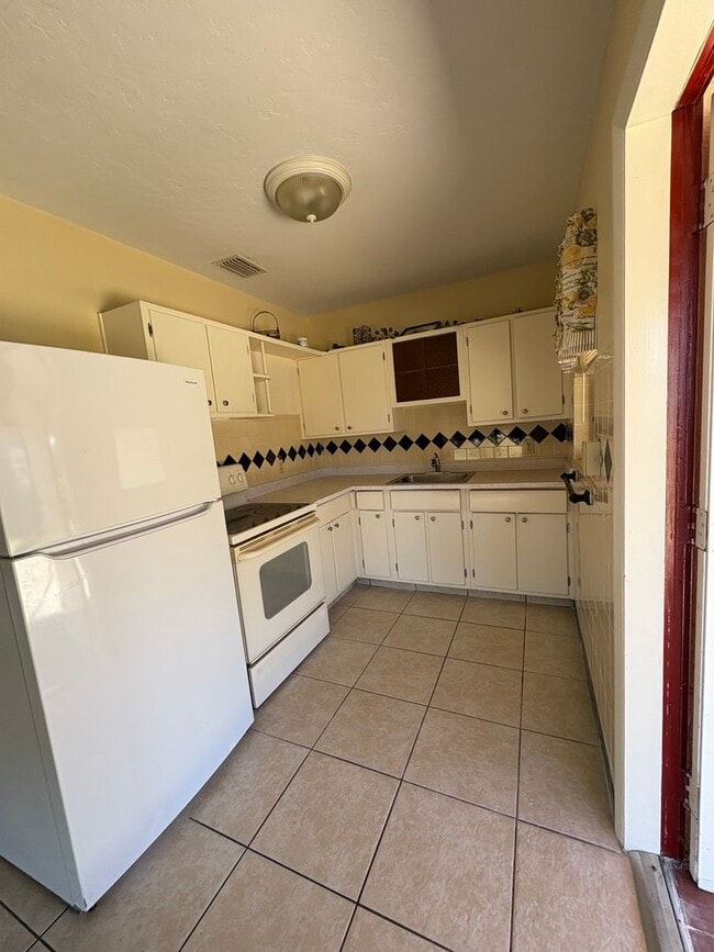 211 Dalton Blvd in Port Charlotte, FL - Building Photo - Building Photo