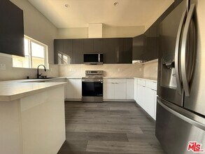 6222 Bakman Ave in Los Angeles, CA - Building Photo - Building Photo