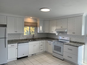 14 Ferncrest Dr in Johnston, RI - Foto de edificio - Building Photo