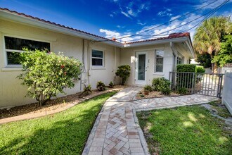 100 Avenue Des Pasque Ave in Venice, FL - Building Photo - Building Photo