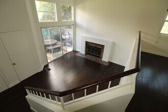 1081 Barber Ln in Ventura, CA - Building Photo - Building Photo