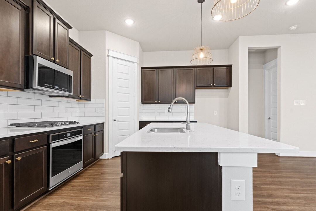 5323 Wyatt James Ln in Pattison, TX - Building Photo