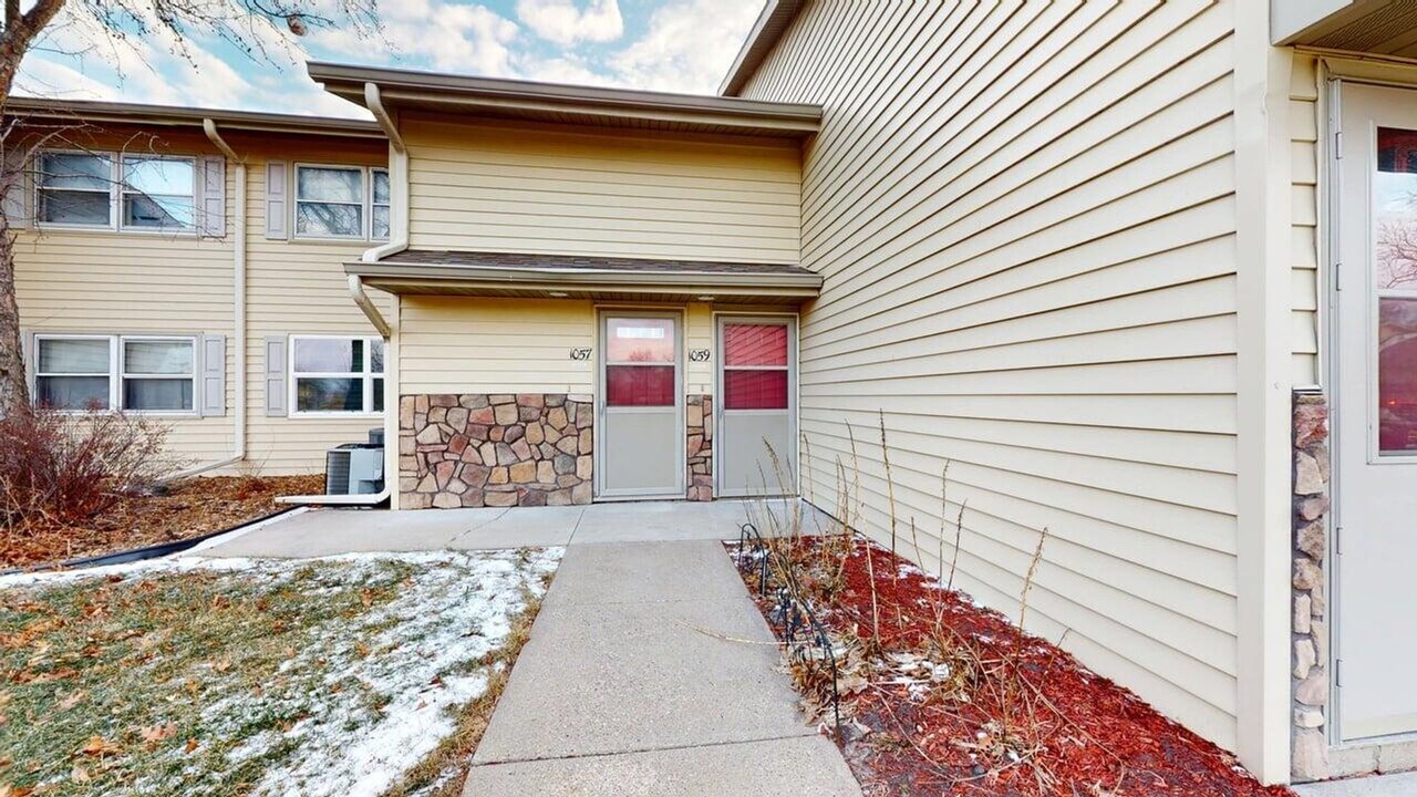 1057 NW Greenwood St in Ankeny, IA - Building Photo