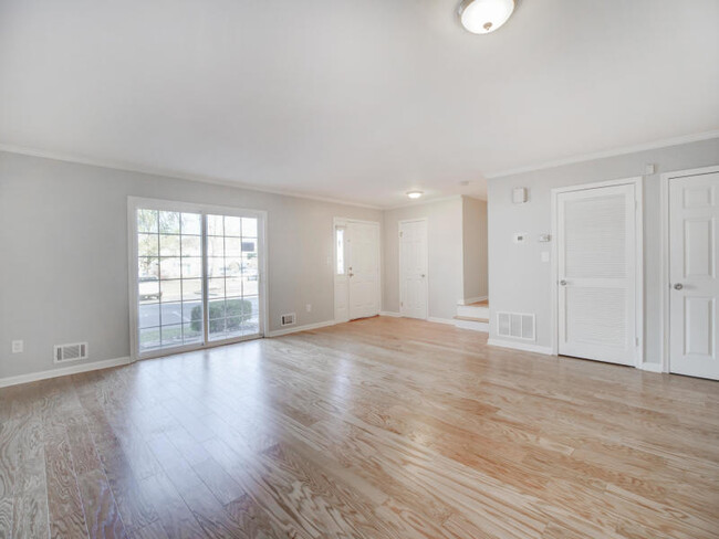 869 Mariposa Ct in Morganville, NJ - Building Photo - Building Photo