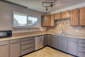 3015 W Eloika Ave in Spokane, WA - Building Photo - Building Photo