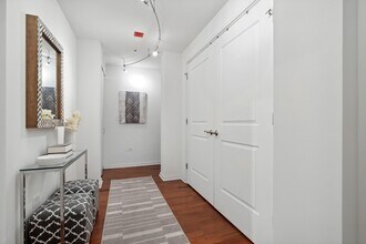 160 E Illinois St in Chicago, IL - Building Photo - Building Photo