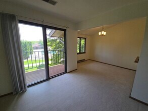 W177N9731 Riversbend Cir E, Unit Riversbend Germantown in Germantown, WI - Building Photo - Building Photo