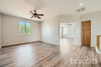 6808 S 57th Ave in Phoenix, AZ - Foto de edificio - Building Photo