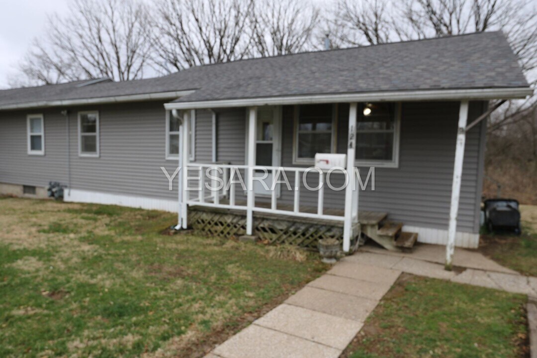 124-124 Melrose Ct in Burlington, IA - Building Photo