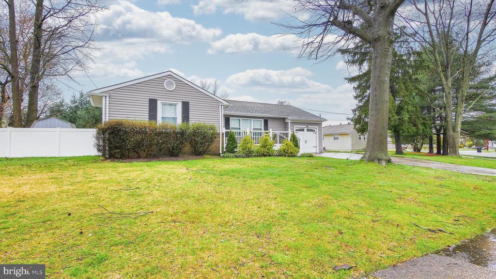2 Clement Dr in Somerdale, NJ - Building Photo