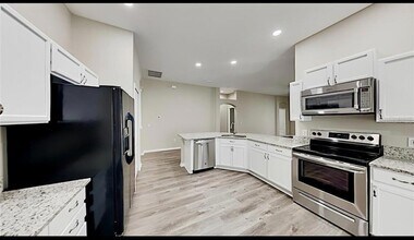 616 Straw Lake Dr in Brandon, FL - Building Photo - Building Photo