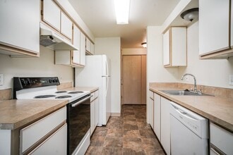 1680 SE Crystal Lake Dr in Corvallis, OR - Building Photo - Building Photo