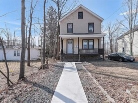 57 Clinton Ave in Monticello, NY - Building Photo