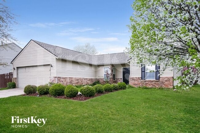 10290 Stillwell Dr in Avon, IN - Foto de edificio - Building Photo