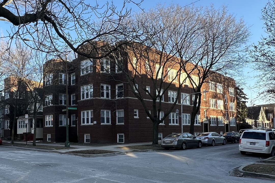 3023 W Wilson Ave in Chicago, IL - Building Photo