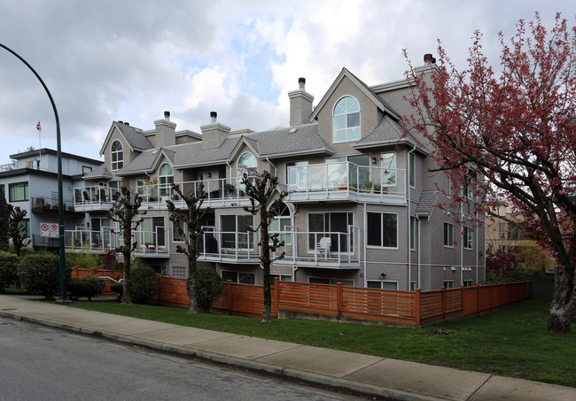 Bentley Place in Vancouver, BC - Building Photo - Primary Photo