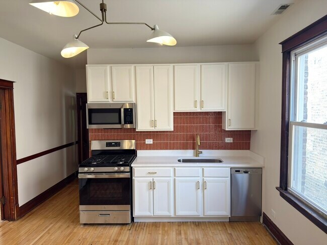 2528 W Cortez St in Chicago, IL - Building Photo - Building Photo