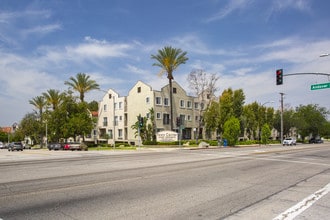 Town Center in Burbank, CA - Building Photo - Building Photo