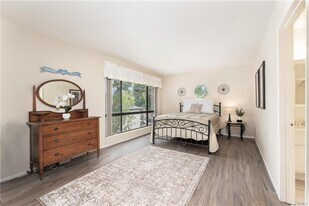 160 S Seneca Cir in Anaheim, CA - Building Photo