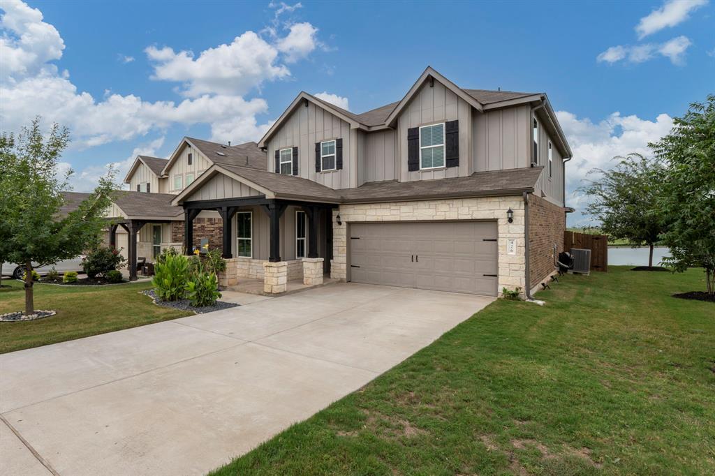426 Bayberry Cir in Mustang Ridge, TX - Building Photo