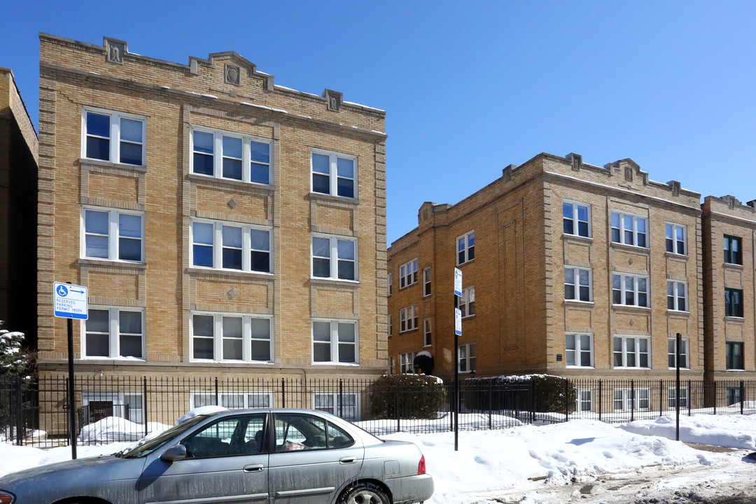 4043-4047 N Mozart St in Chicago, IL - Building Photo