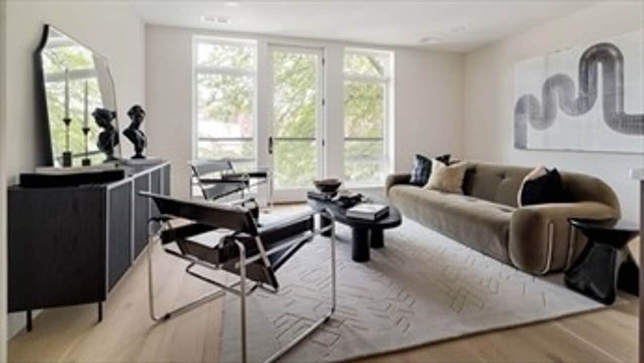 20 Kinmonth Rd in Newton, MA - Foto de edificio