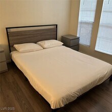 4650 Koval Ln in Las Vegas, NV - Foto de edificio - Building Photo