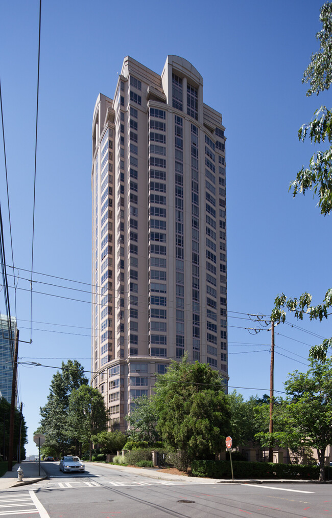 The Oaks at Buckhead in Atlanta, GA - Building Photo - Building Photo