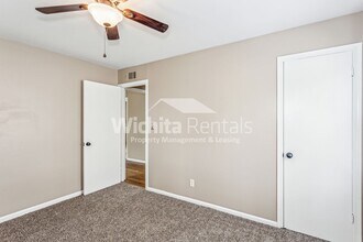 4568 S Cherry St in Wichita, KS - Building Photo - Building Photo