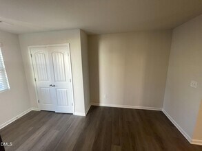 1097 Peony Ln in Youngsville, NC - Foto de edificio - Building Photo