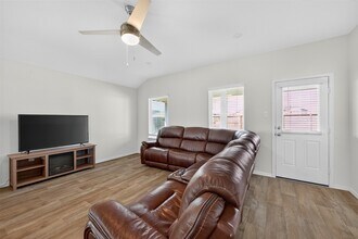 7411 Canyon Chase Dr in Richmond, TX - Building Photo - Building Photo