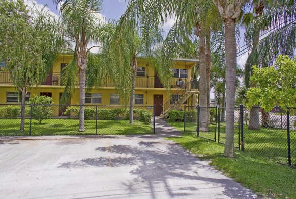 425 SW 3rd St in Belle Glade, FL - Foto de edificio - Building Photo