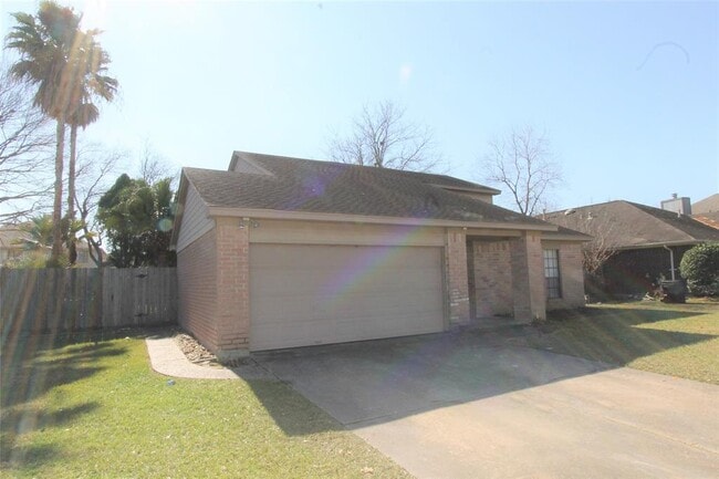 4611 Silver Fox Dr in Houston, TX - Building Photo - Building Photo