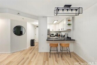300 Wai Nani Way in Honolulu, HI - Building Photo - Building Photo